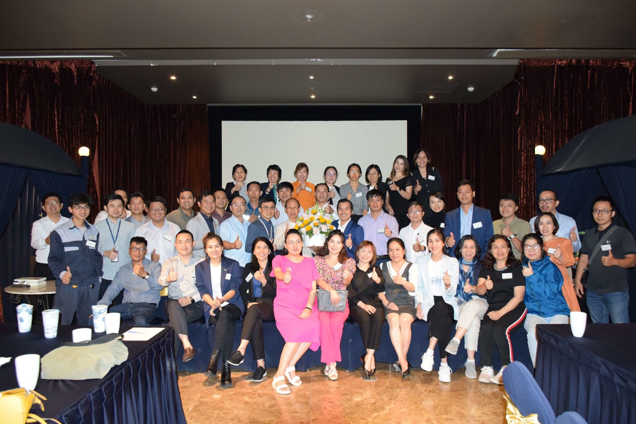 MINH LONG ĐÓN ĐOÀN CEO, QUẢN LÝ THAM QUAN TẠI CÔNG TY