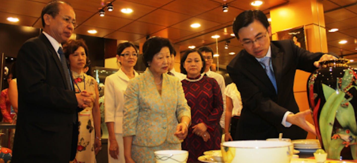 Phu nhân Tổng Thống Singapore tham quan công ty Minh Long I