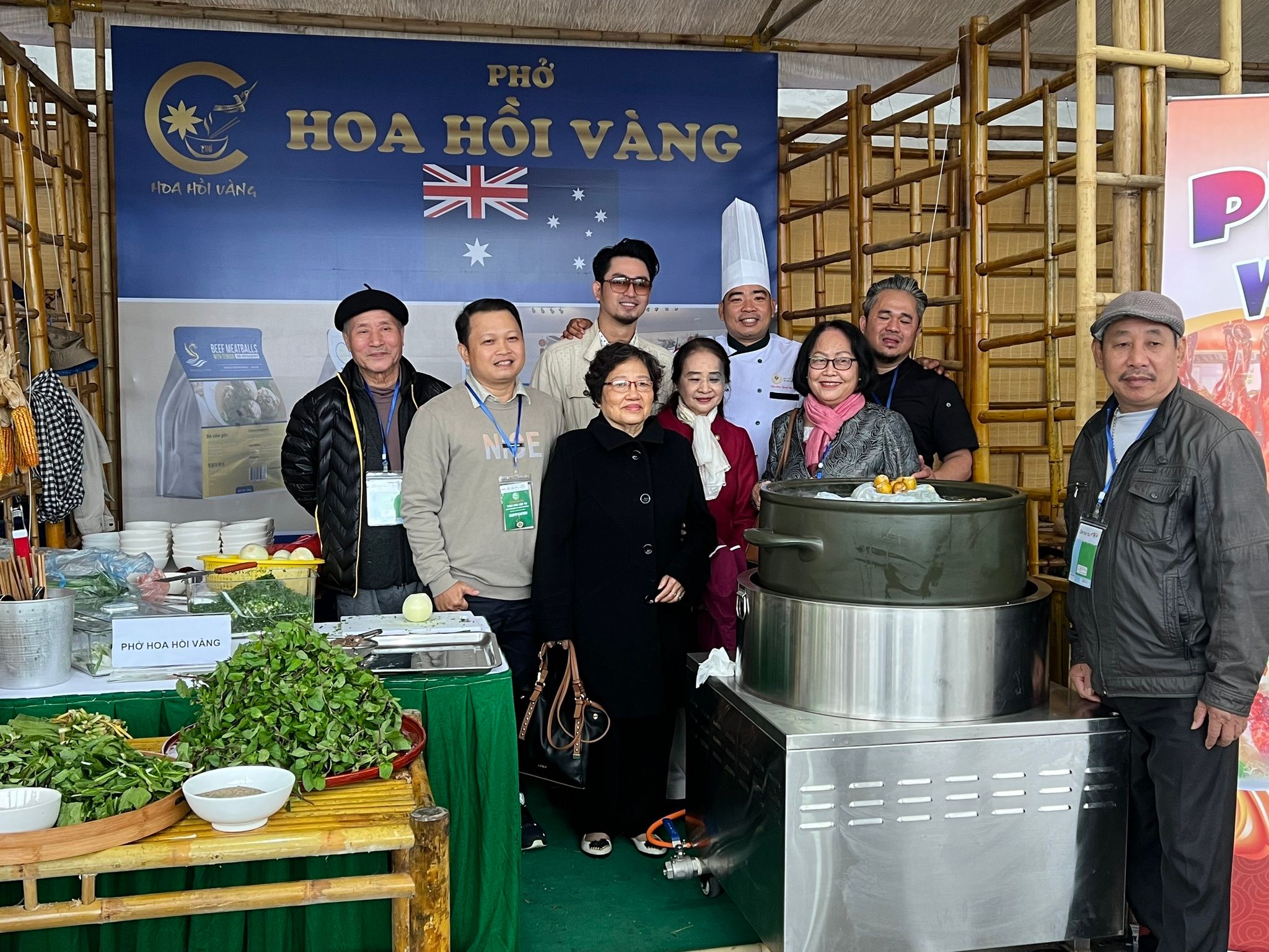 Nồi sứ dưỡng sinh 100 lít ghi dấu ấn tại “Ngày của Phở - Hội tụ tinh hoa”