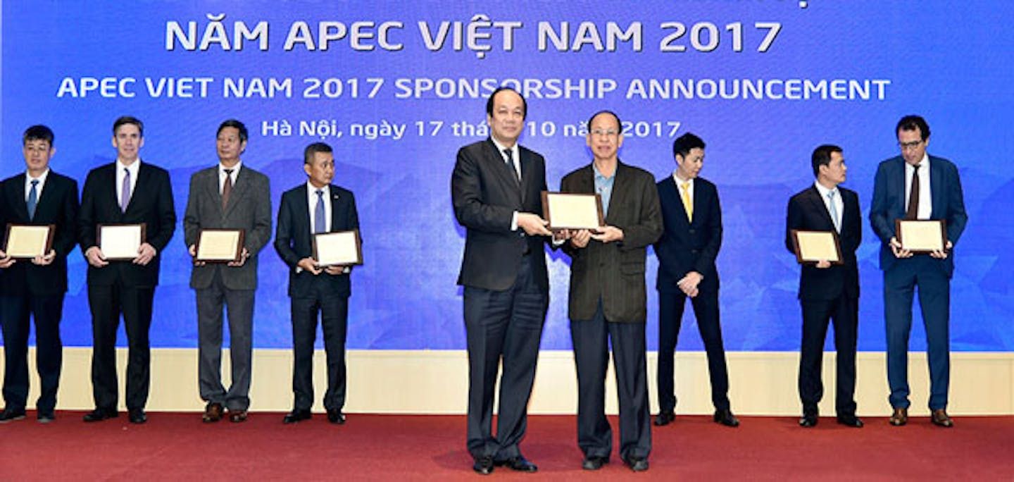Gốm sứ Minh Long vinh dự phục vụ APEC Việt Nam 2017