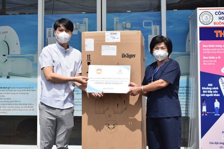 Minh Long tặng máy thở và 1000 bộ kit test COVID - 19