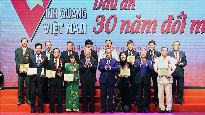 Ông chủ Minh Long được vinh danh điển hình xuất sắc của thời kỳ đổi mới