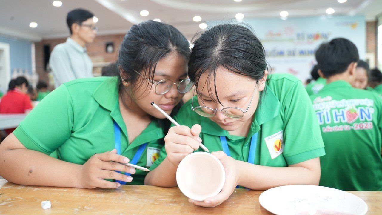 MINH LONG ĐỒNG HÀNH TRẠI HÈ ĐẠI SỨ HÀNG VIỆT TÍ HON 2023