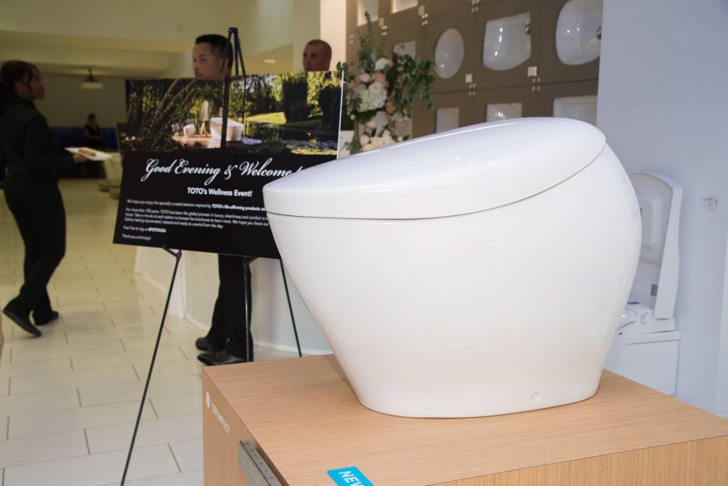 Sử dụng và vệ sinh bồn cầu đúng cách - hướng dẫn từ TOTO Việt Nam