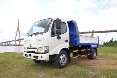 XE BEN HINO XZU650 THÙNG BỬNG MỞ 3 BÊN