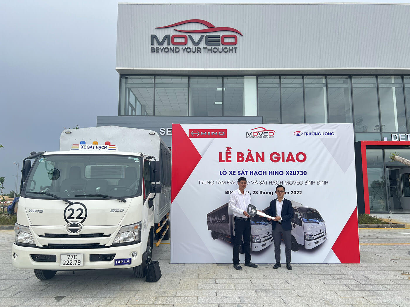 Hino Trường Long Bàn Giao Xe Cho Công Ty TNHH MOVEO Bình Định