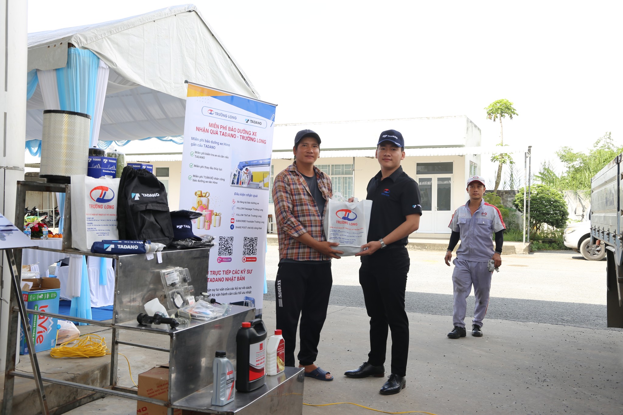 TRƯỜNG LONG TRIỂN KHAI CHƯƠNG TRÌNH BẢO DƯỠNG MIỄN PHÍ, LÁI XE AN TÂM