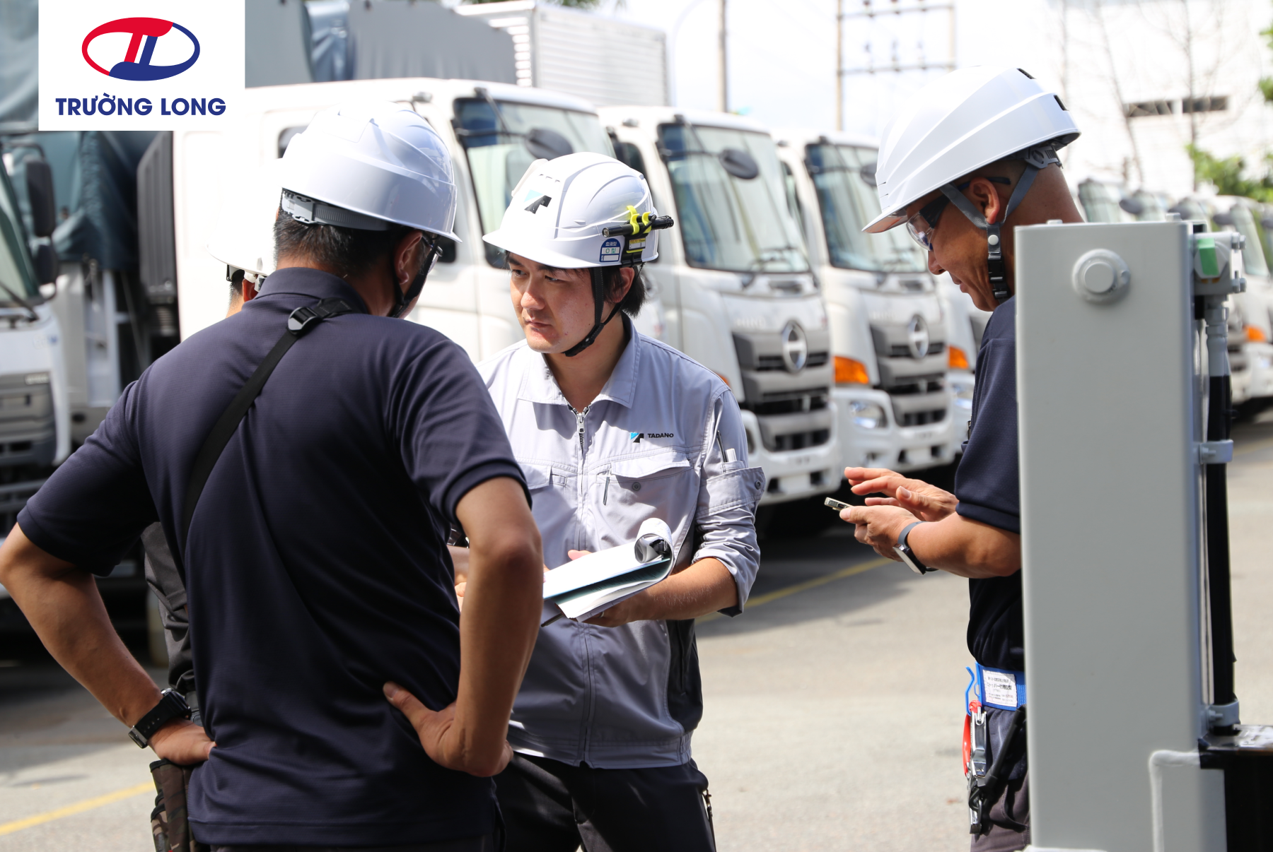 Kỹ Sư Tadano Sang Nhà Máy Đóng Thùng Của Trường Long