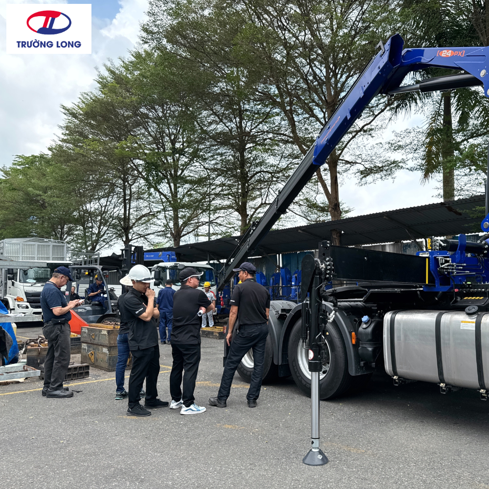 xe tải cẩu gập PM