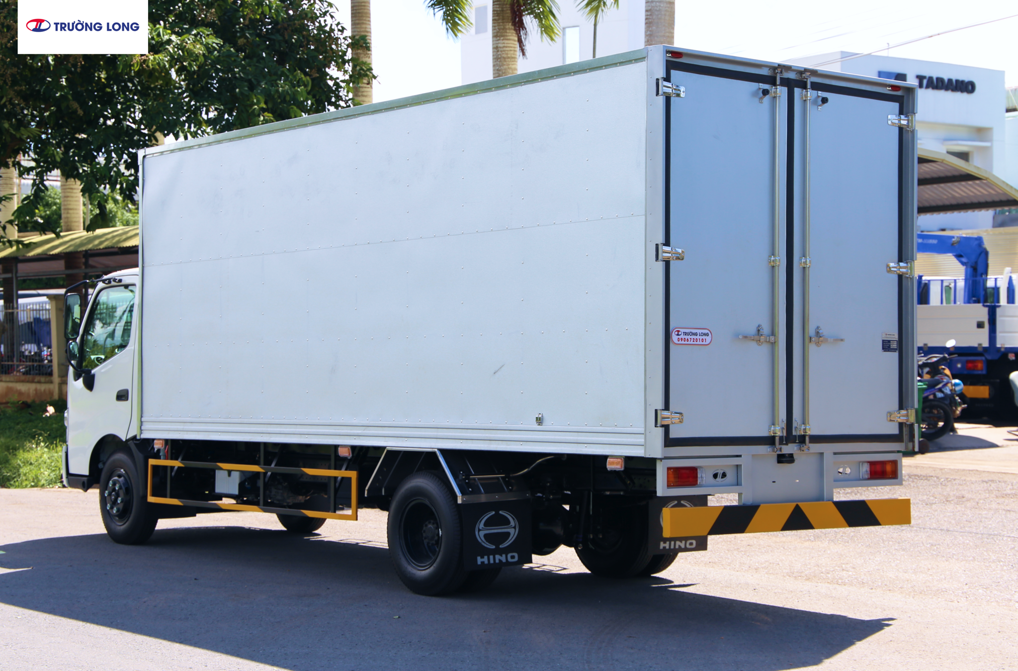 xe thùng kín vận tải