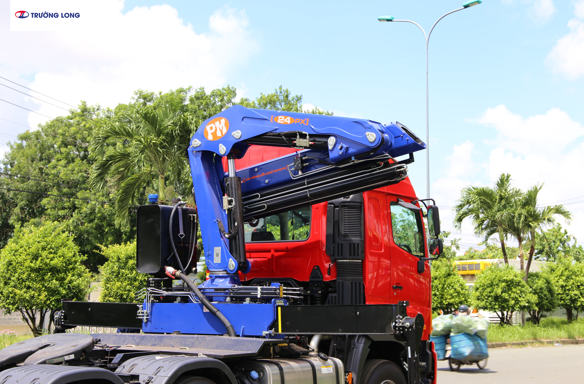 Xe tải cẩu gặp PM