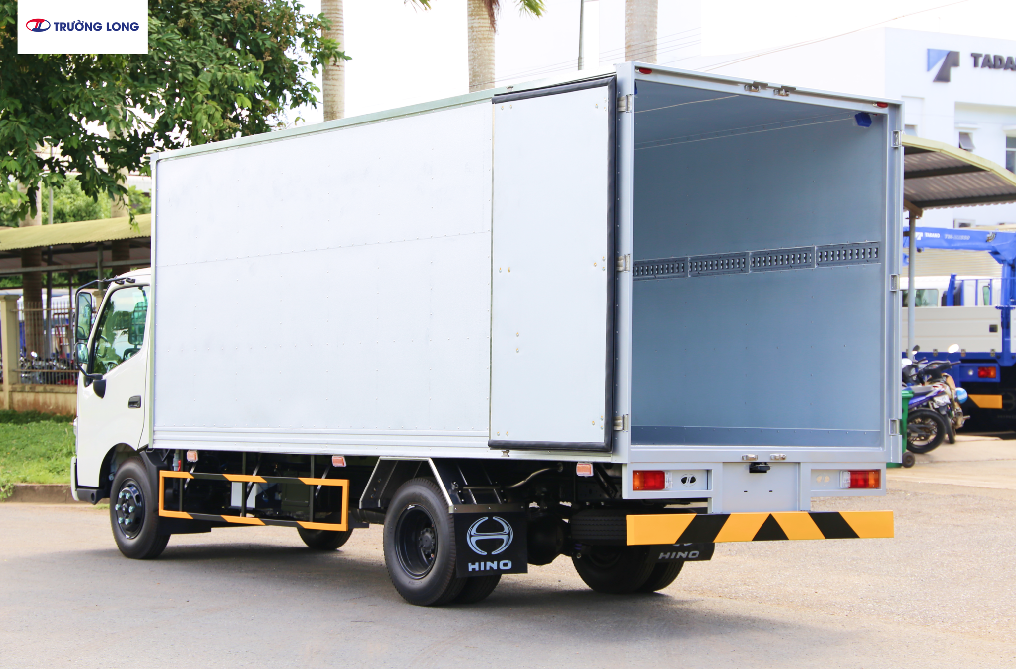 xe thùng kín vận tải