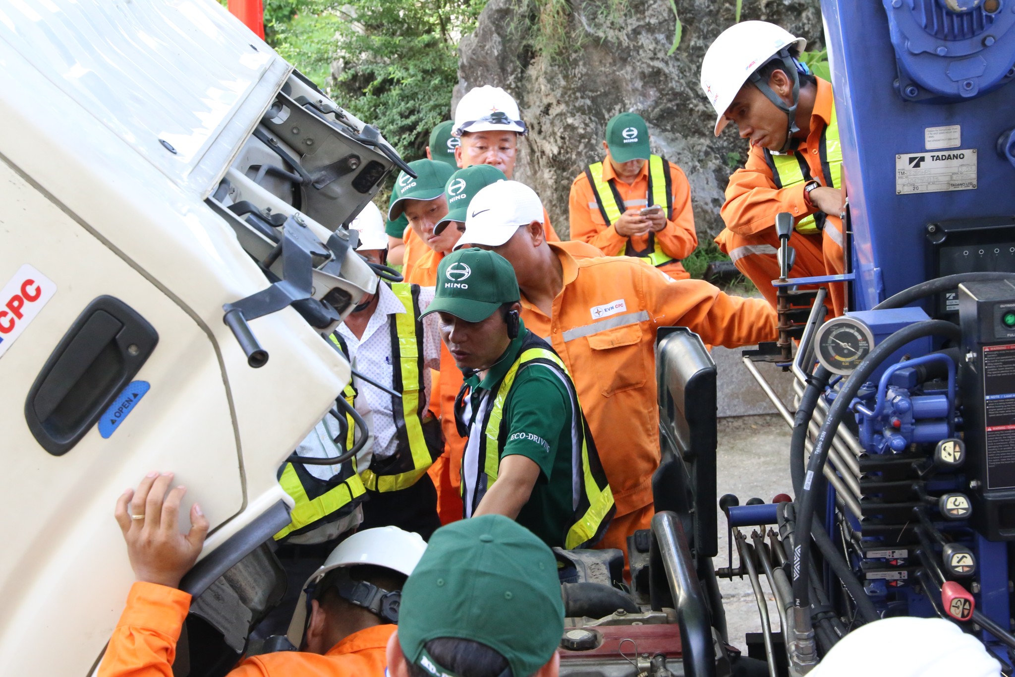 Đào tạo vận hành xe tải cẩu Điện lực miền trung