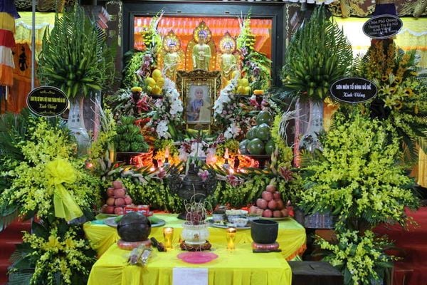 Trang trí bàn thờ đám tang cần chuẩn bị gì