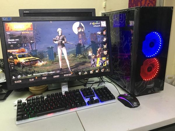 Máy trạm chơi game được không?