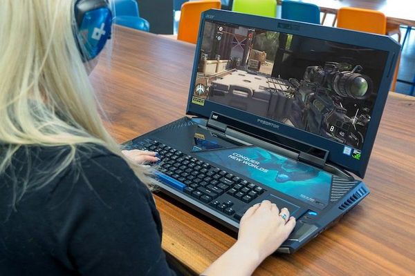 Nên mua máy trạm hay gaming?