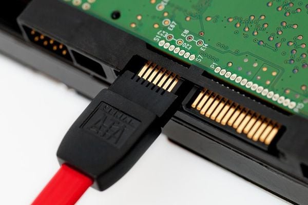 Kiểm tra cáp SATA