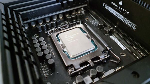 CPU Intel Core i3 12100F giá thành rẻ, hiệu năng mạnh mẽ