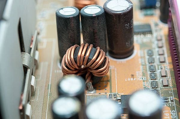 Mổ xẻ các linh kiện trên mainboard PC