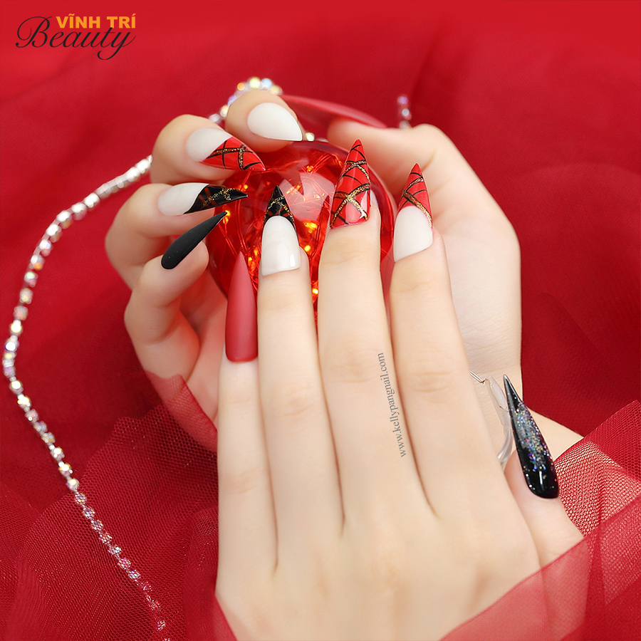 17 bộ nail tông đỏ rất sang chứ không sợ sến