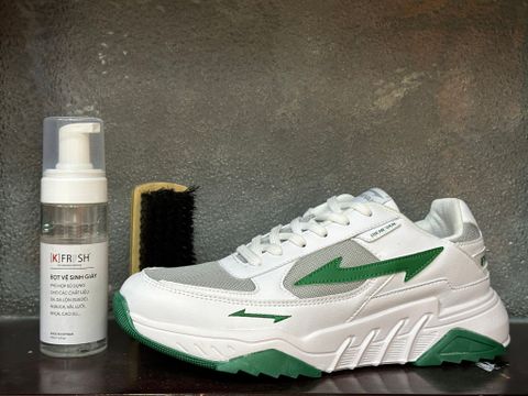 VỆ SINH GIÀY VỚI BÌNH XỊT CHUYÊN DỤNG KFRESH