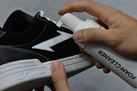 CÁCH VỆ SINH GIÀY ĐƠN GIẢN VỚI BỌT XỊT GIÀY KFRESH