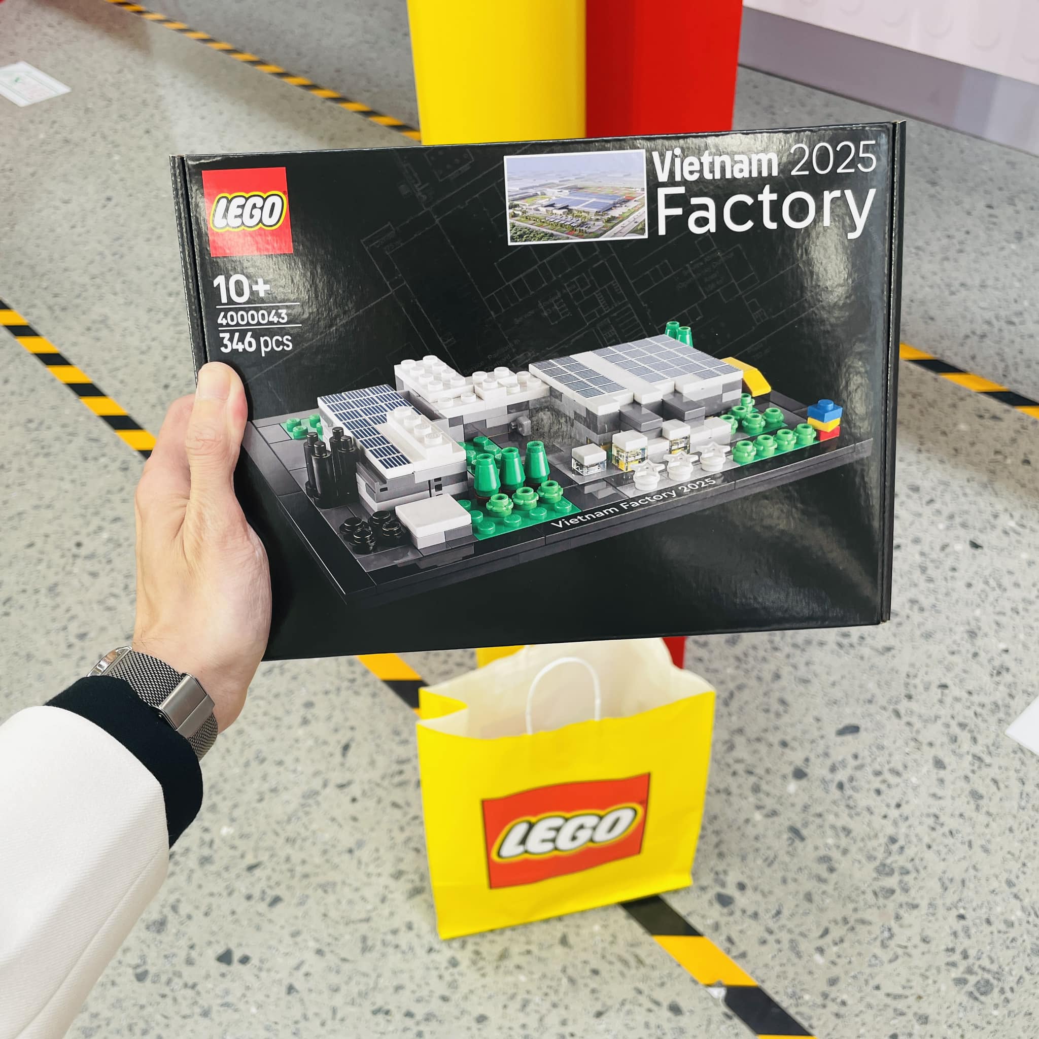 LEGO 4000043 Vietnam Factory 2025 Limited Set