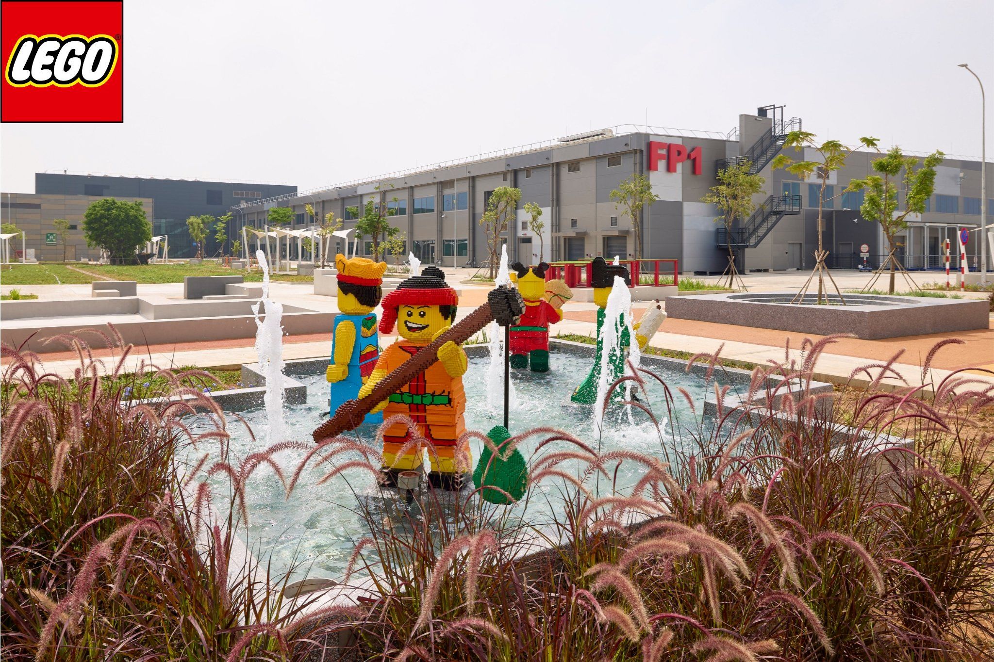 Khai-truong-nha-may-lego-vietnam