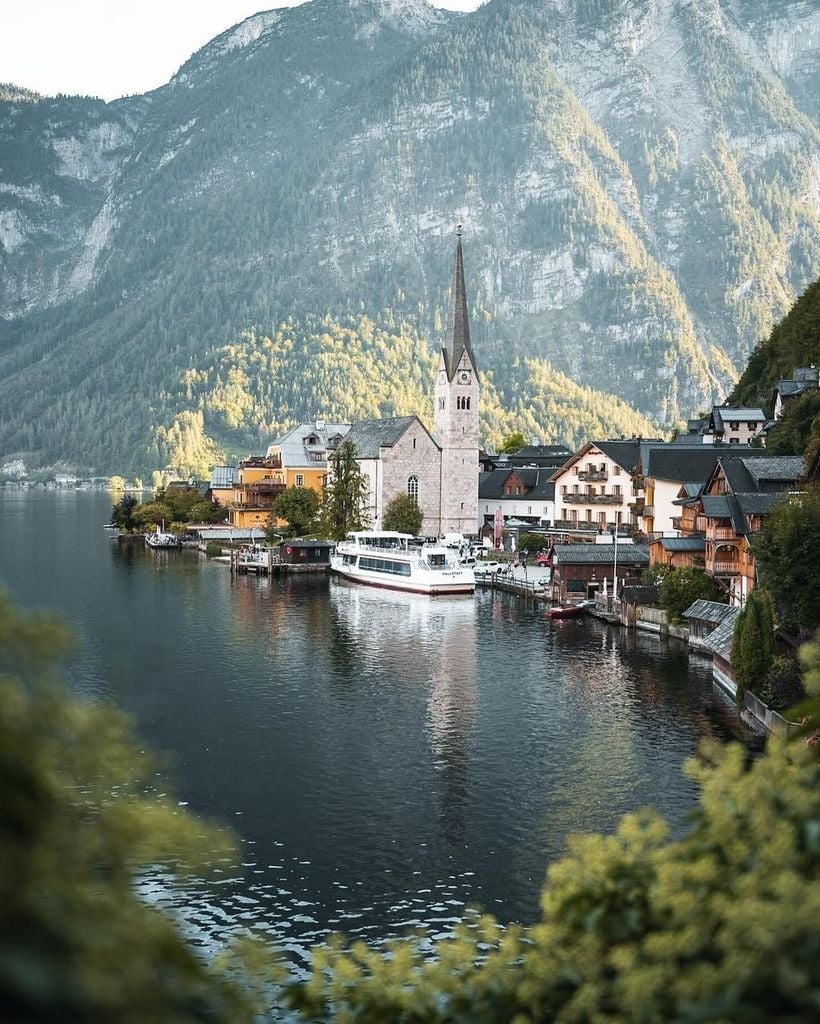 Hallstatt, thị trấn ven hồ đẹp nhất thế giới tại Áo