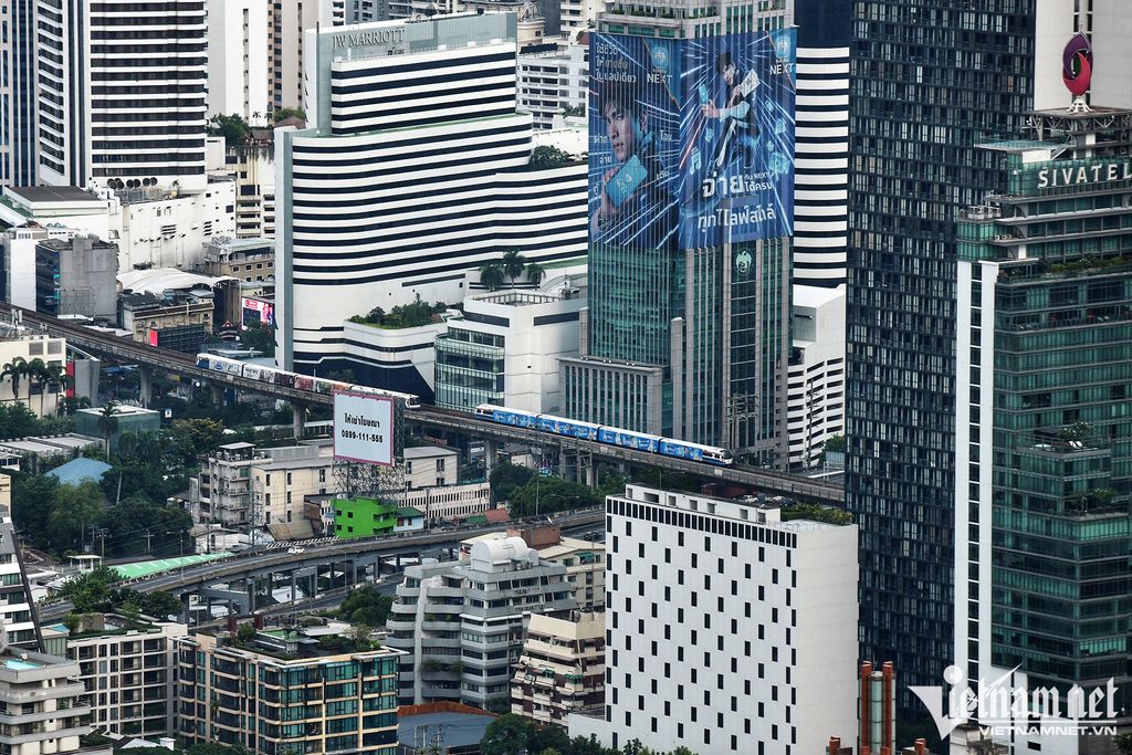 Bangkok nhìn từ lồng xoay 360 độ tòa nhà cao thứ hai ở Thái Lan