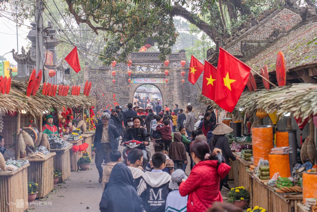 Làng giò chả 500 tuổi ở Hà Nội ăn Tết lần hai