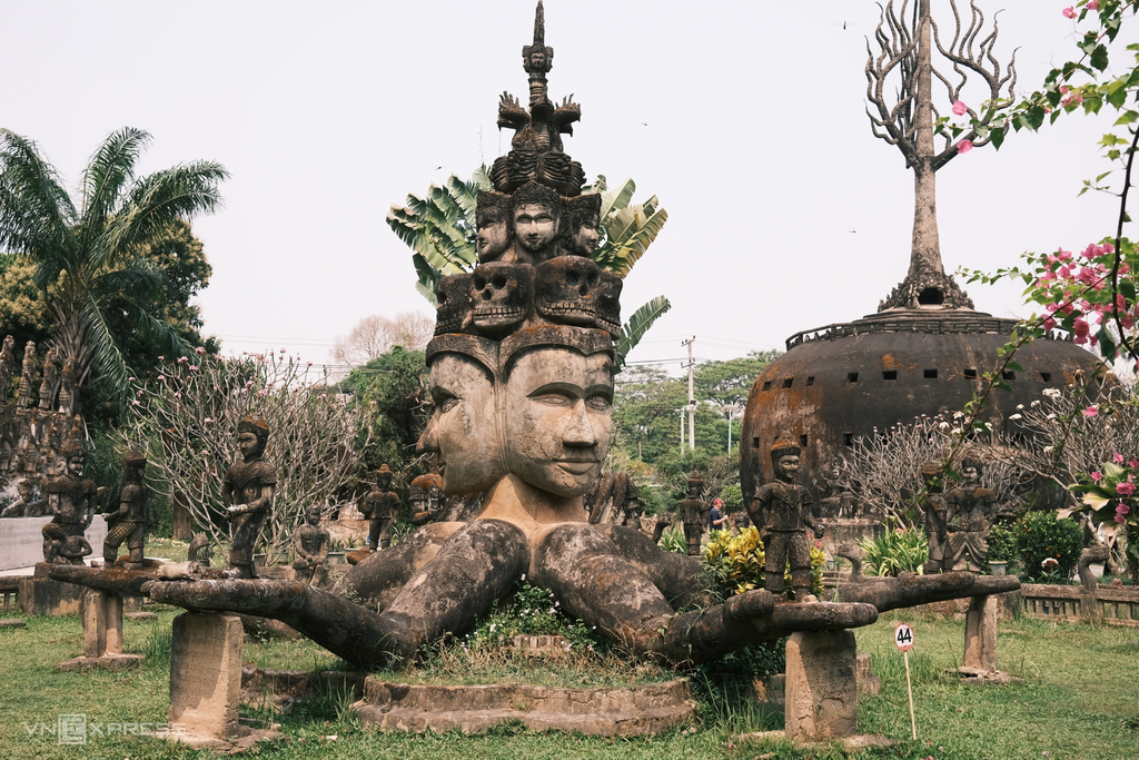 Công viên có hàng trăm tượng Phật ở Lào