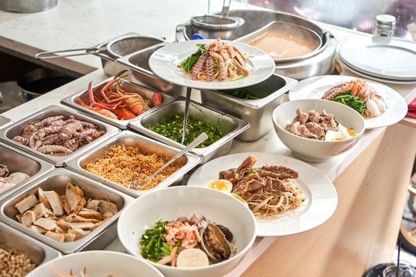 Quán hủ tiếu ghẹ muối ớt đỏ hút khách ở TP HCM