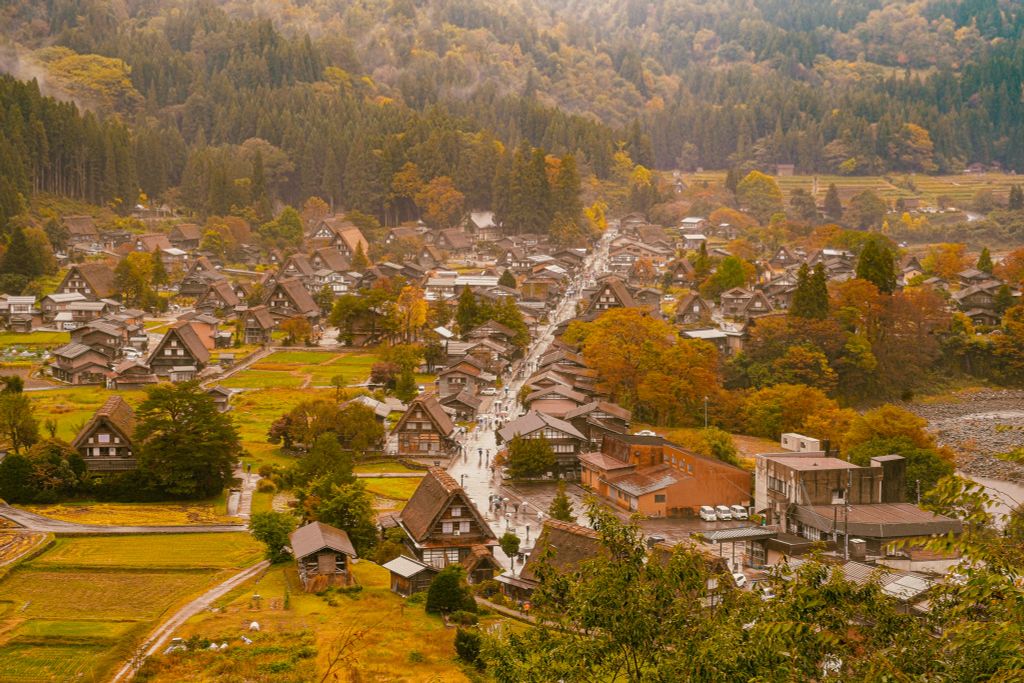 Shirakawago - làng di sản thế giới với nhà mái rơm ở Nhật