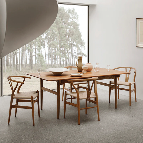 Mua Bàn Ăn Mặt Đá Hay Mặt Gỗ Tốt Hơn? Lựa Chọn Nào Phù Hợp Với Không Gian Bếp Của Bạn?