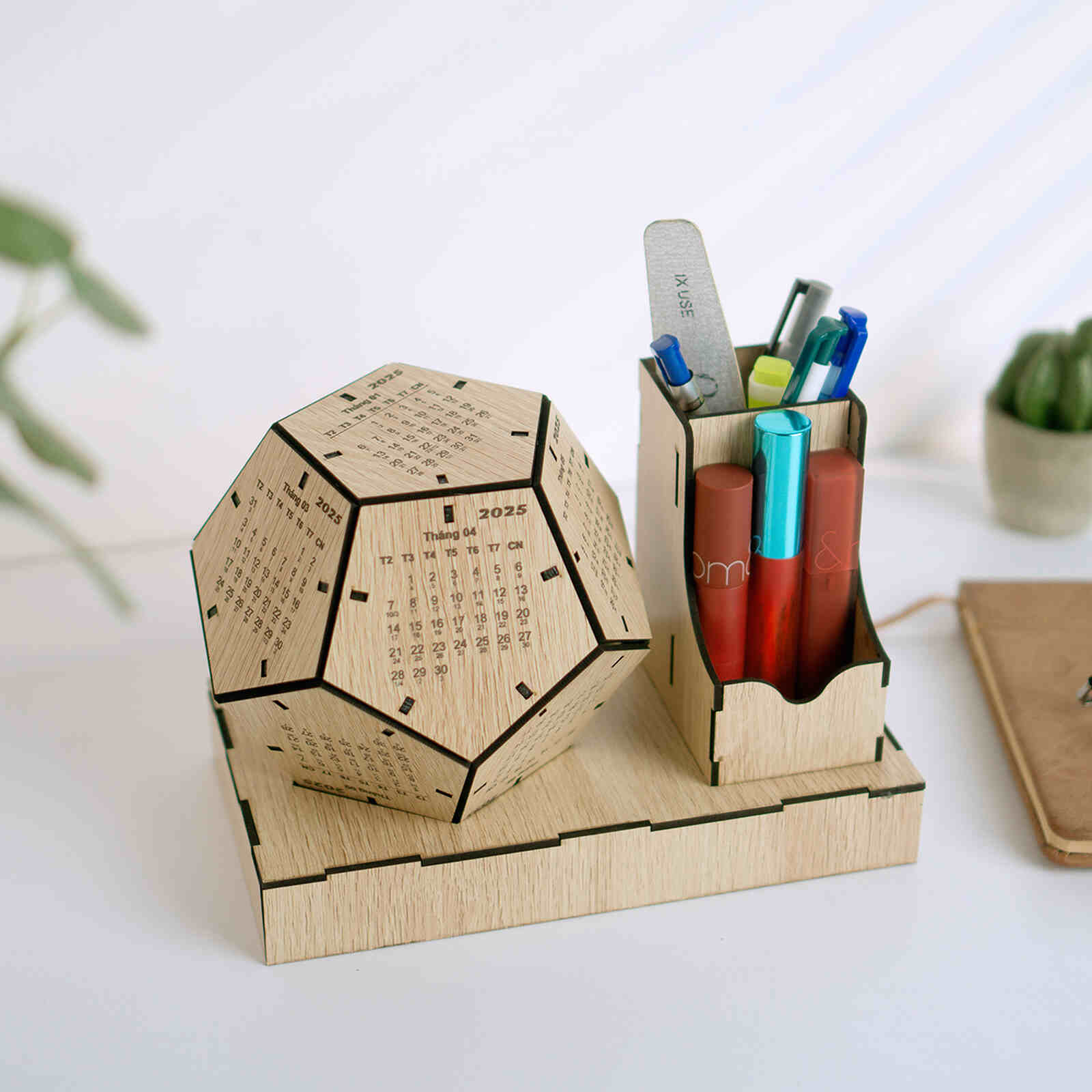 Lịch gỗ để bàn phong cách