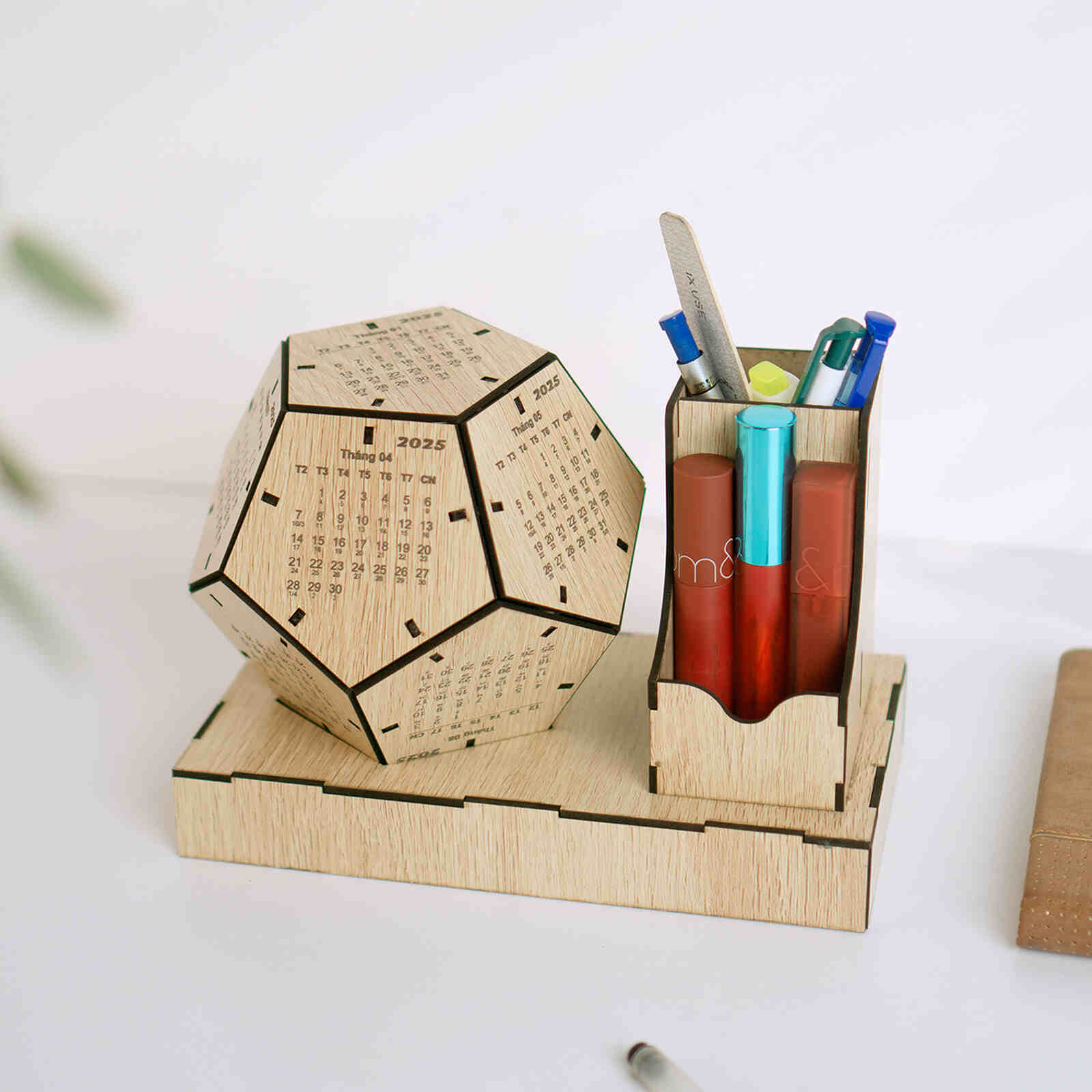 Lịch gỗ để bàn phong cách