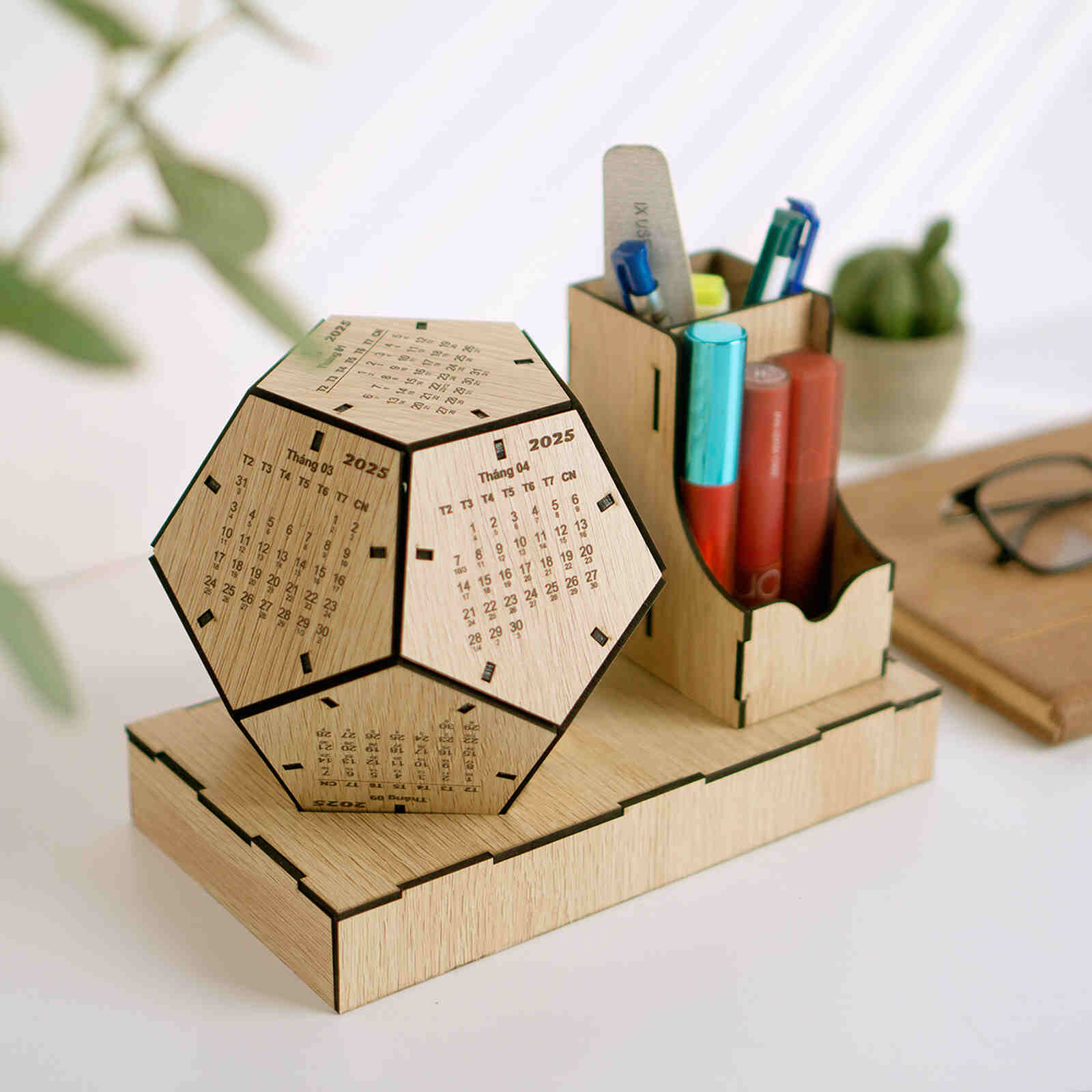 Lịch gỗ để bàn phong cách