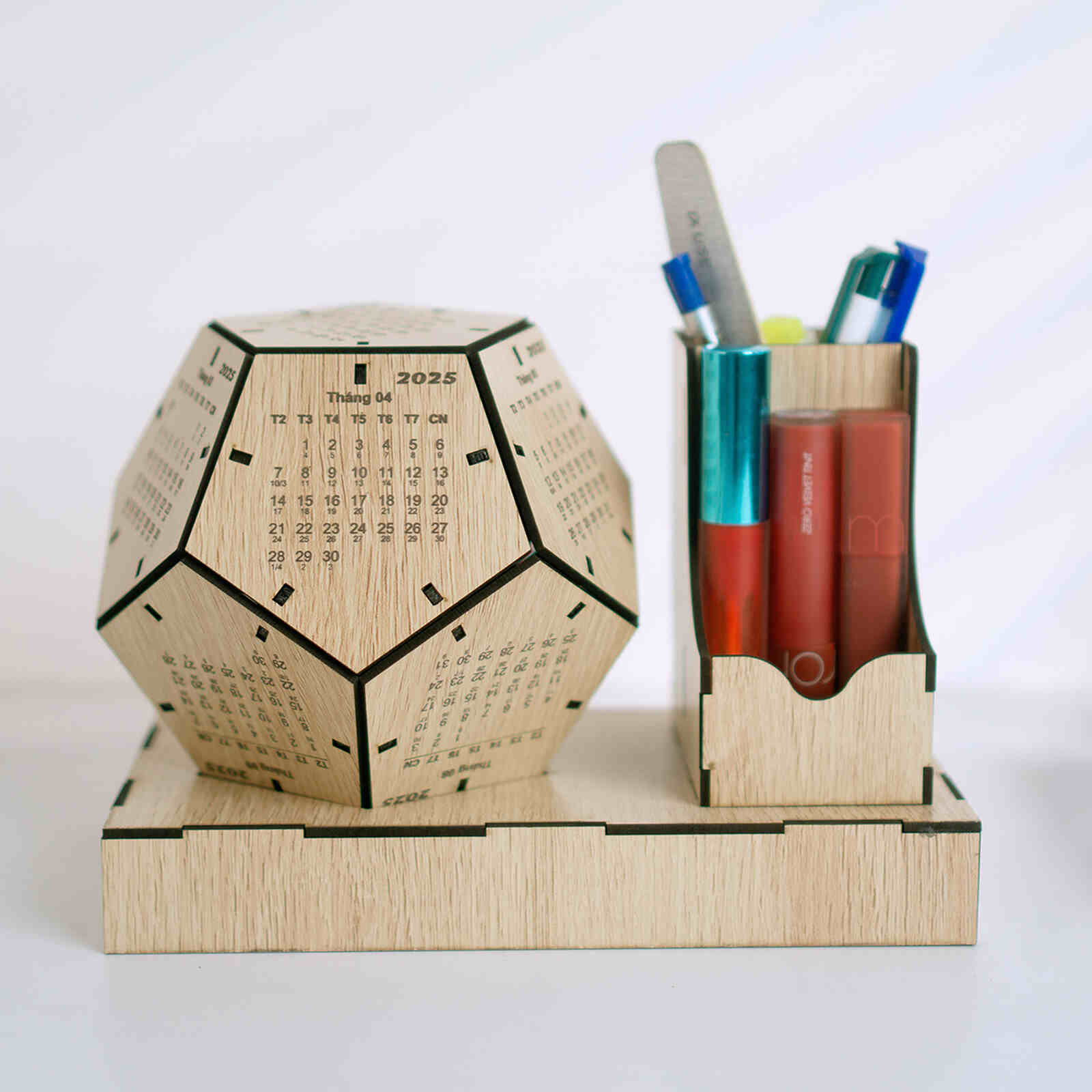 Lịch gỗ để bàn phong cách