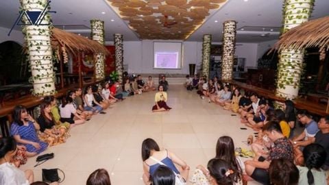 SO SÁNH TEAM BUILDING ONLINE VÀ OFFLINE – KHI NÀO NÊN CHỌN GÌ?