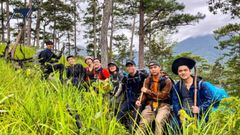 SO SÁNH TREKKING TỰ TÚC VÀ TREKKING THEO TOUR CHUYÊN NGHIỆP