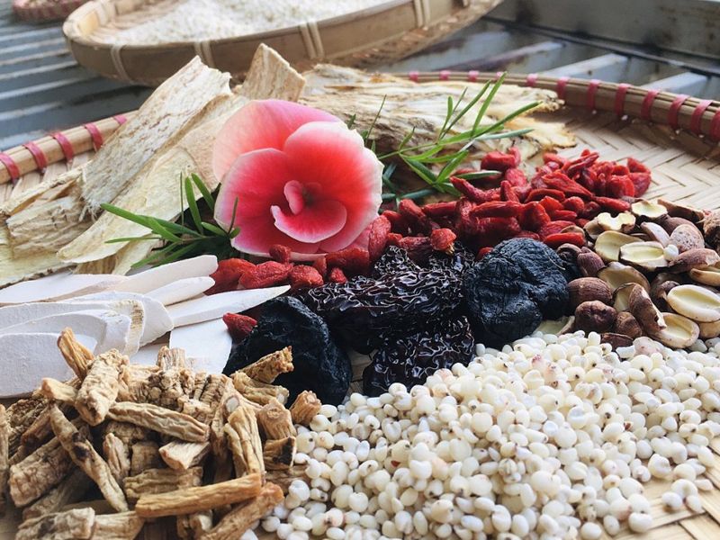 Cách nấu chim sẻ hầm thuốc bắc tăng cường sức khỏe