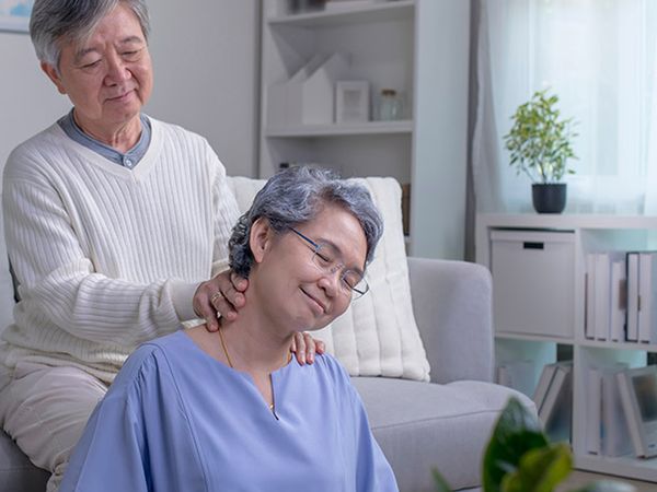 Đau cổ vai gáy: Nguyên nhân, triệu chứng, chẩn đoán và điều trị