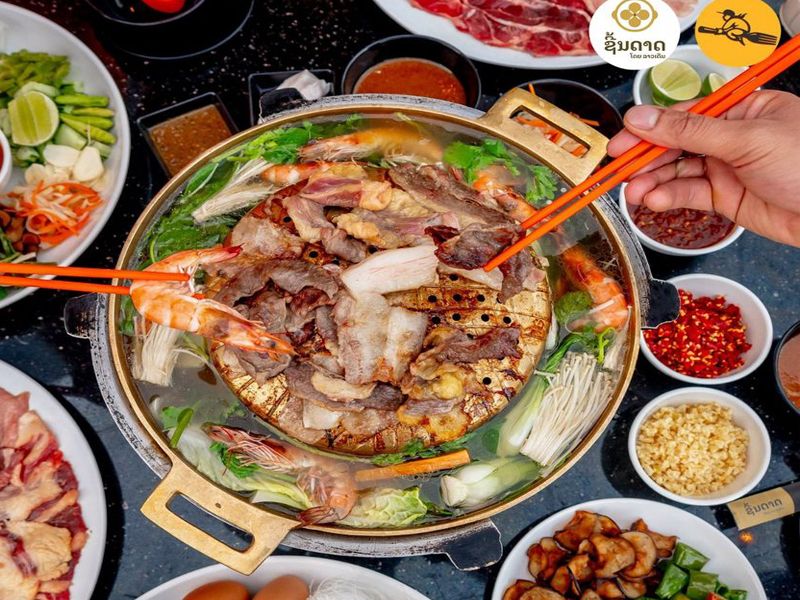Lẩu Sindat Lào, sự kết hợp hoàn hảo giữa nướng và lẩu