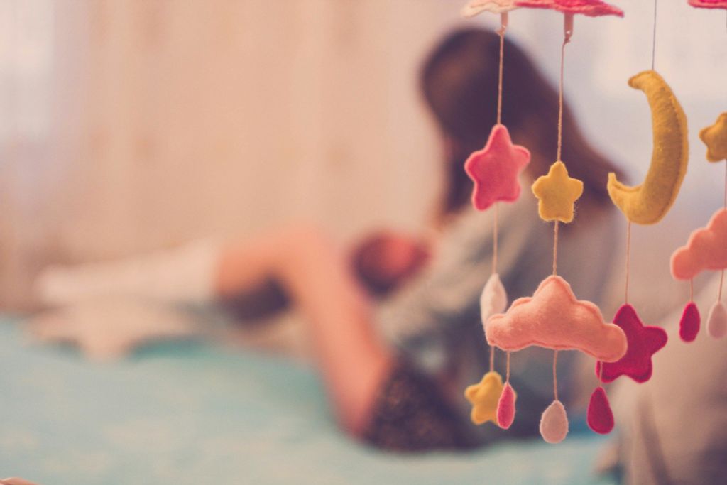 DŨNG CẢM LÀM MẸ: NGỪNG BẬN TÂM ĐẾN Ý KIẾN NGƯỜI KHÁC