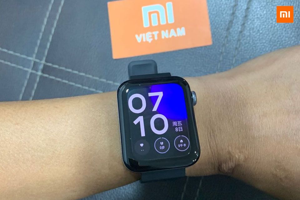 Trên tay đồng hồ Xiaomi Mi Watch đầu tiên tại Việt Nam