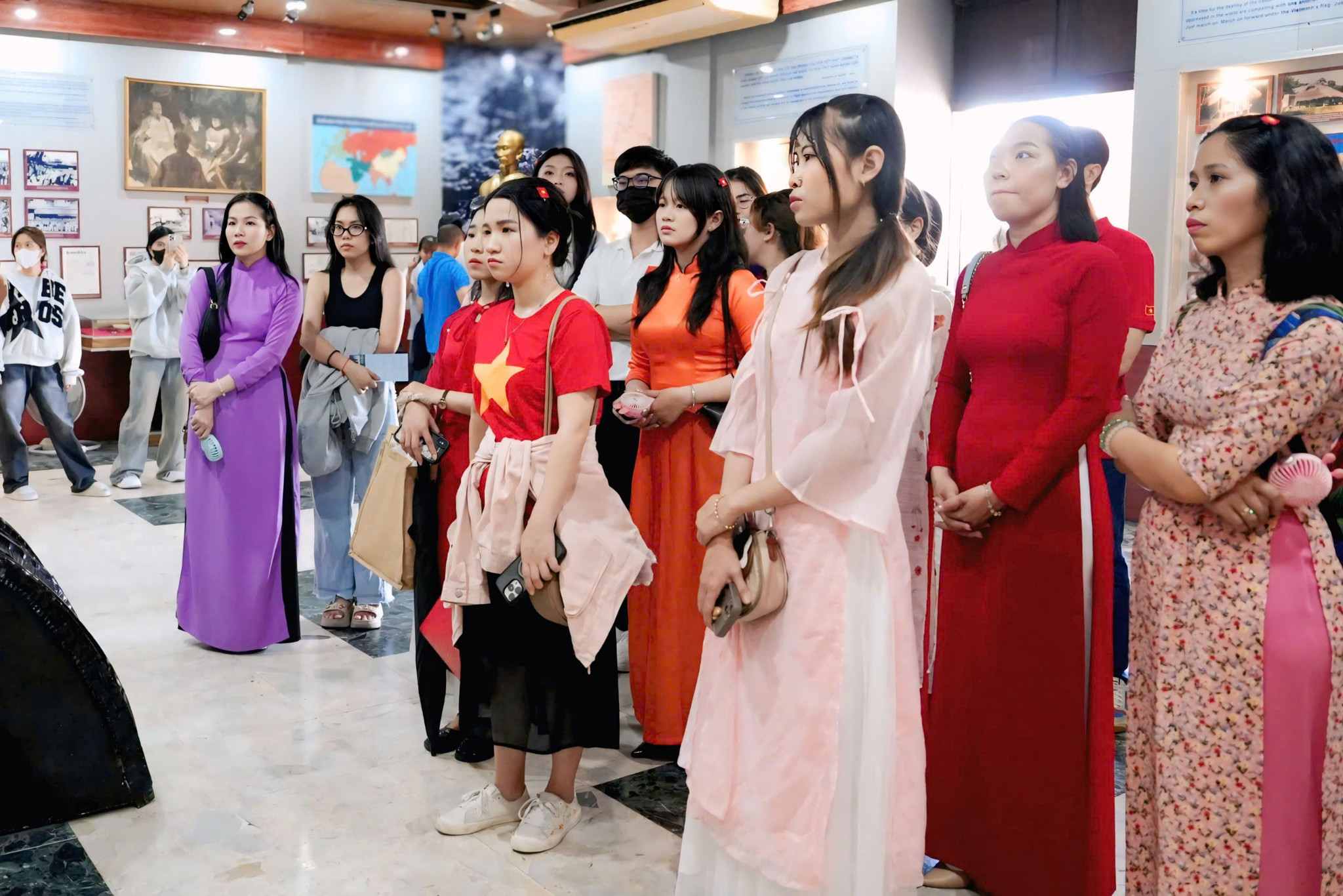 Hành Trình Khám Phá Lịch Sử