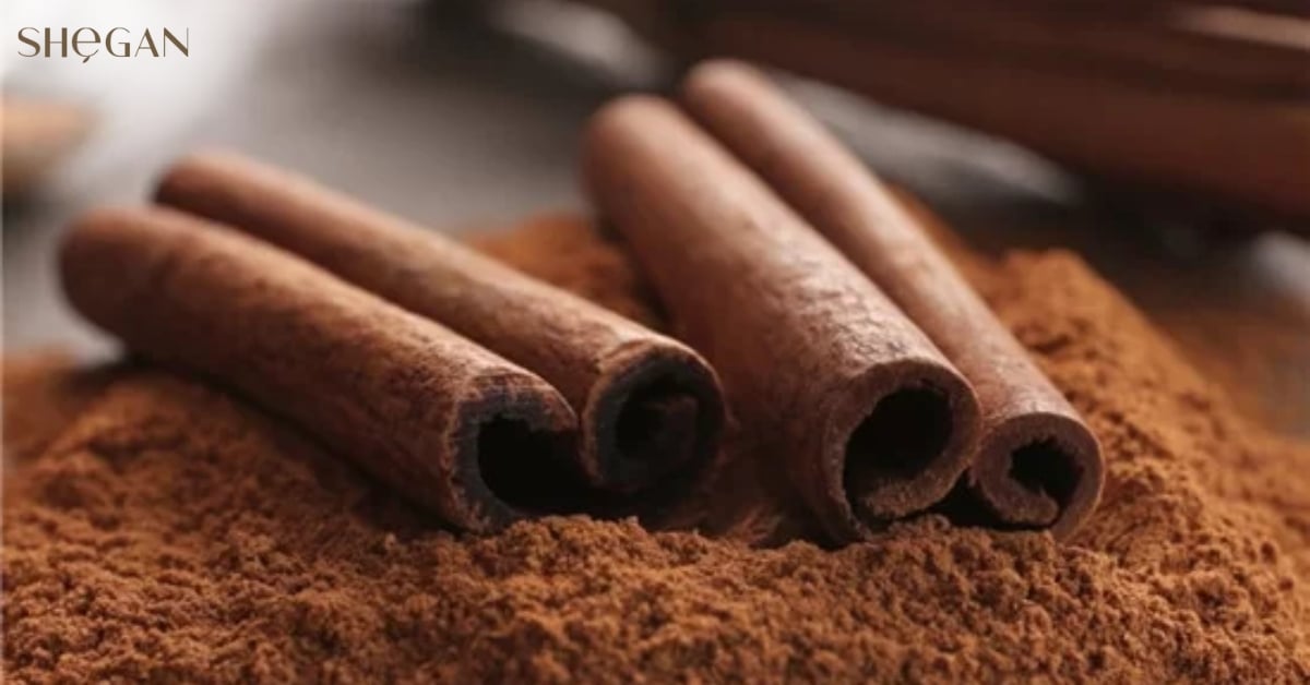 Bã cà phê và bột quế – Tăng tuần hoàn máu, giúp da hồng hào