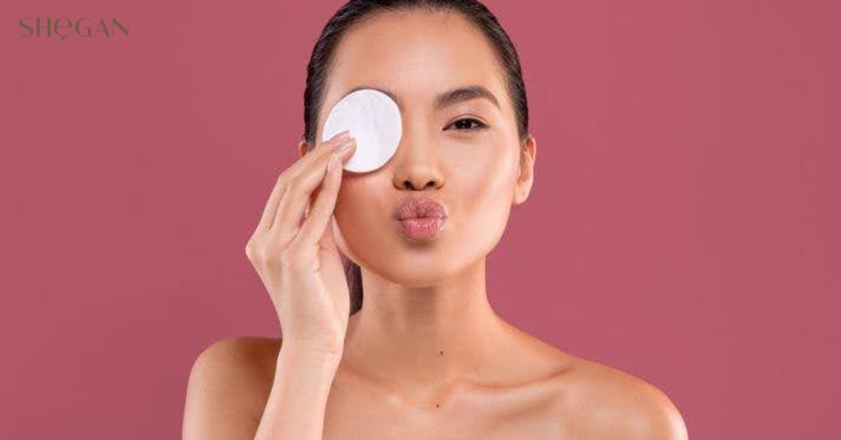 Da không trang điểm có nên dùng nước tẩy trang không