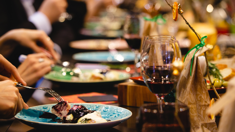 Những Điều Bạn Không Nên Làm Khi Ăn Tại Nhà Hàng